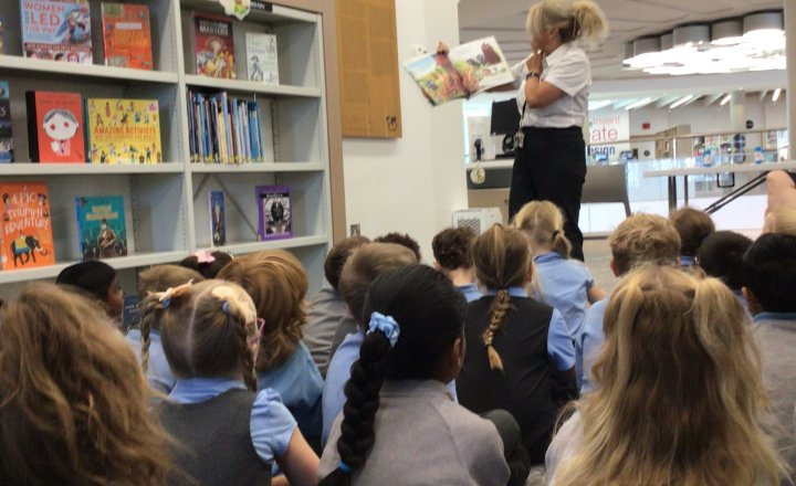 Image of Year 1 Library Visit